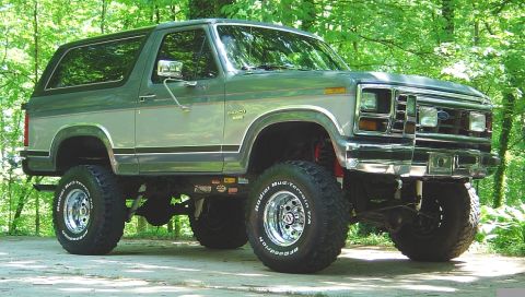 1986 Ford Bronco - This lifted Ford Bronco features a two-tone paint scheme and BFGoodrich Radial Mud-Terrain T/A tires.