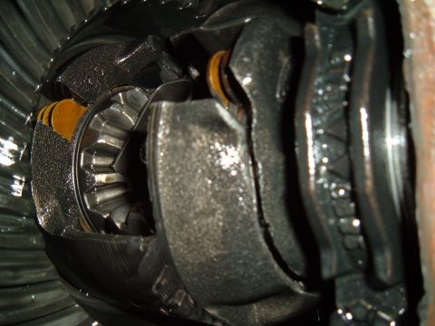 1989 Ford Bronco - The internal gears of a differential appear broken and covered in lubricant.