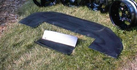 1993 Ford Taurus - Car spoiler and rims laid out on grass. Supermotors.net logo visible.