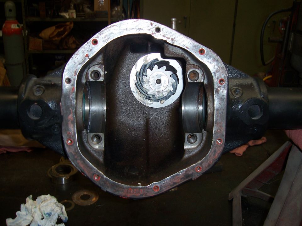 Differential housing with internal gears and bearing caps