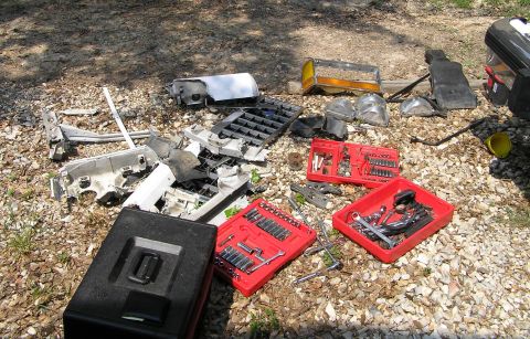 1986 Ford Crown Victoria LTD - tools and broken pieces