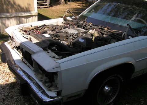 1986 Ford LTD Crown Victoria - front cap mounted