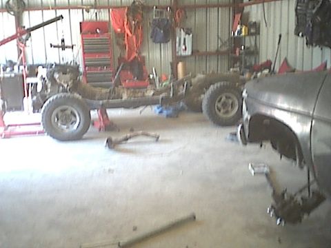 1991 Nissan Pathfinder - another pic of the frame and motor