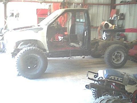 1991 Nissan Pathfinder - Cab mounted.. Started moving the gas tank and other misc things for the rear..