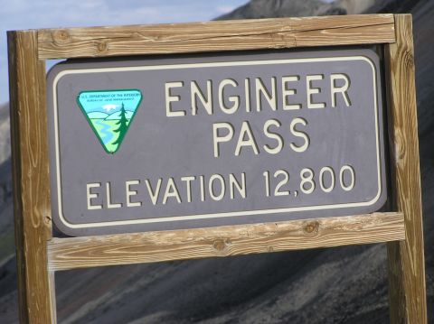 1986 Ford Bronco - Sign indicates Engineer Pass is at an elevation of 12,800 feet.