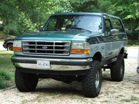 1996 Ford Bronco - front 6" lift and 35's