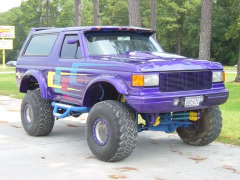 1990 Ford Bronco - I dont know what to say but I felt everyone needs to see what happened to this poor Bronco