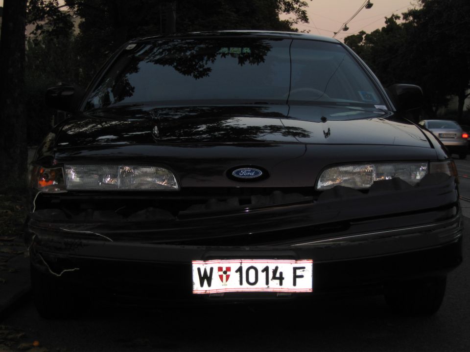 1992 Ford Crown Victoria front view. License plate W V 1014 F