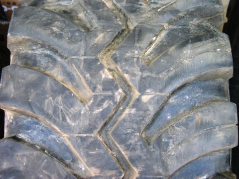 1985 Ford Bronco - the not so good tire. one side is slighty more worn