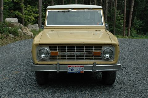 1972 Ford Bronco - The grille on this Ford Bronco has a distinct horizontal bar pattern, indicating an earlier model year.