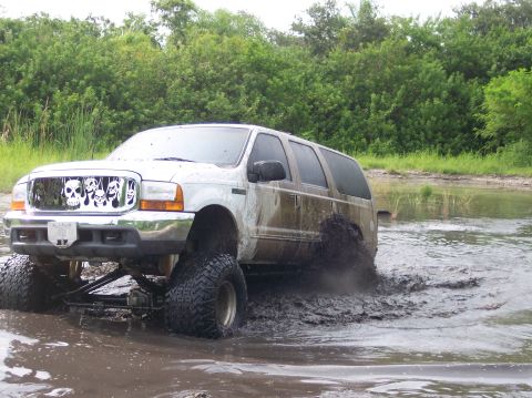 2000 Ford Excursion - This lifted 2000 Ford Excursion navigates through a muddy off-road course.