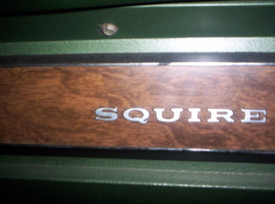 Woodgrain trim with SQUIRE text