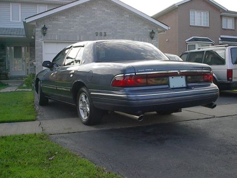 1985 Mercury Grand Marquis - This Mercury Grand Marquis LS appears to be from the mid-1990s, not 1985 as claimed.