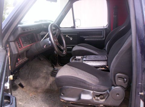 1986 Ford Bronco - Front Seating Area