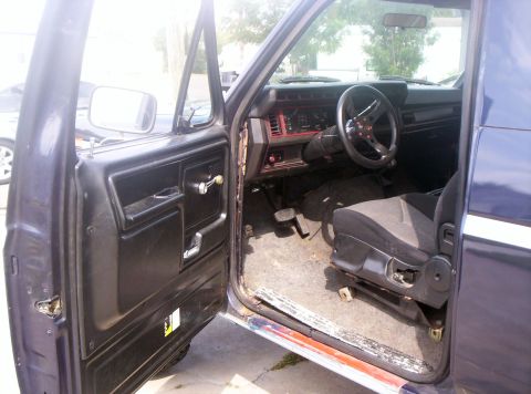 1986 Ford Bronco - Left Side Interior