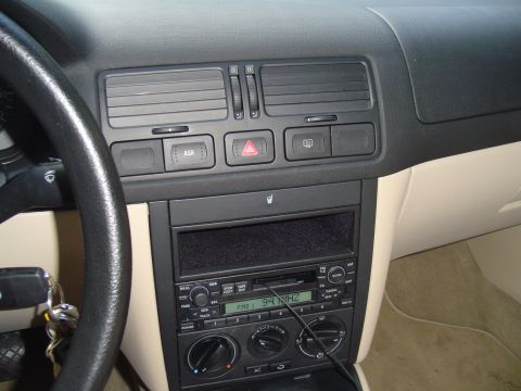 2003 Volkswagen Jetta photo