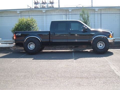 2000 Ford F-250 - I wonder if they'd rub?