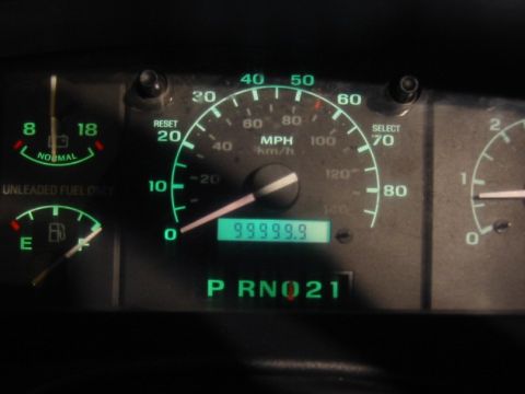 1995 Ford Bronco - i had to take a picture. even though i was early i was on the freeway at about 1 am