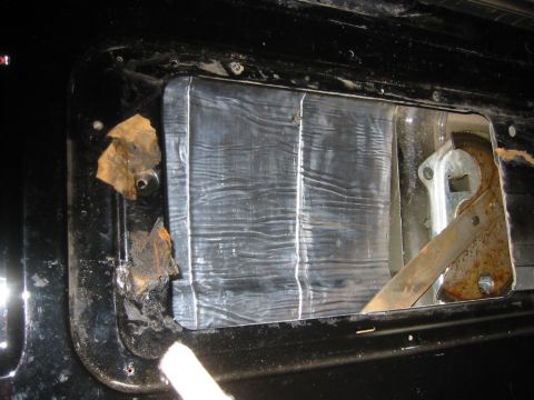 1995 Ford Bronco - that's the best pic i could get of the sound deadening in the tailgate.