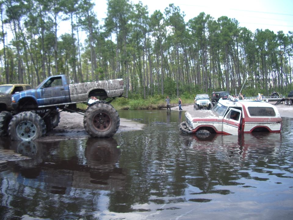 1978 Ford Bronco submerged in water, 3q-front view, red and white