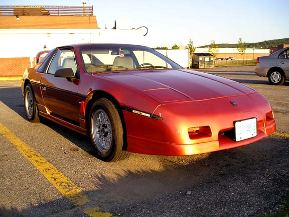 Red 1984 Pontiac Fiero 3q-front view