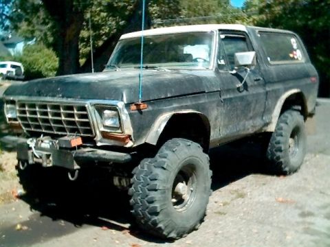 1978 Ford Bronco - This lifted 1978 Ford Bronco is equipped with large off-road tires and a front winch.