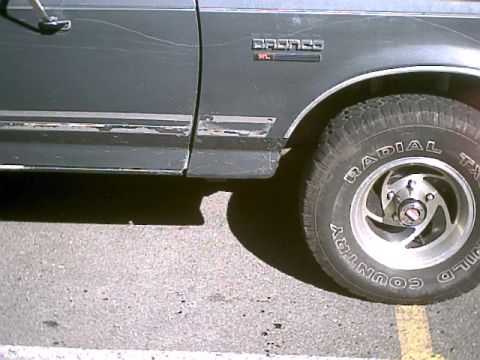 1990 Ford Bronco - Battle scars