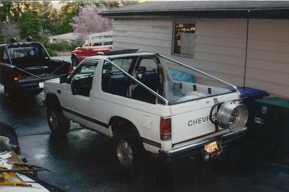 White Chevrolet S-10 Blazer with a spare tire mounted on the back, seen from the rear