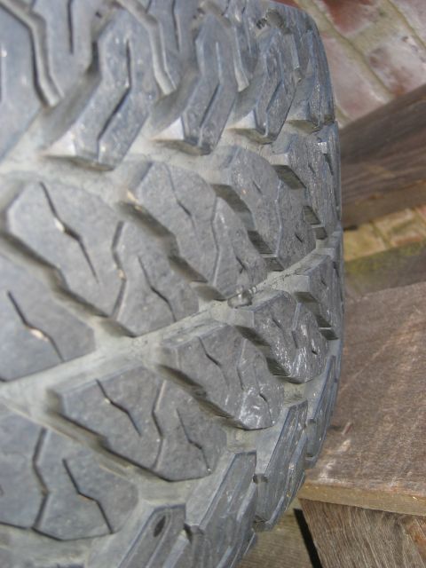 1995 Ford Bronco - tread