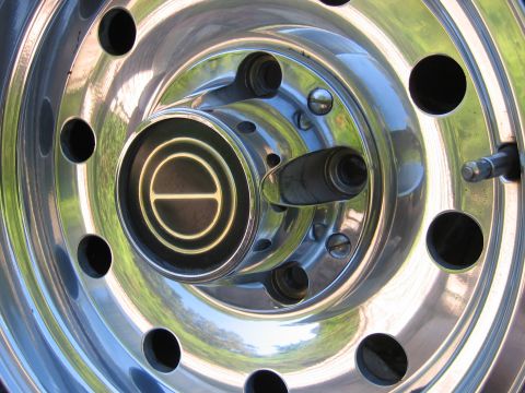 1995 Ford Bronco - rim