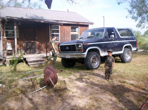 1986 Ford Bronco - Here is our Hunting Bunk House