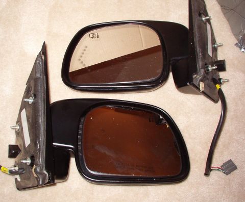 1983 Ford Bronco - SOLD Deluxe Heavy Duty Mirrors These are in absolutely perfect condition: not a scratch or scuff, no haze on the glass, no sun bleaching on…