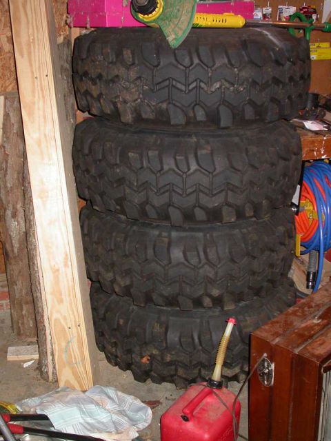 1990 Ford Bronco - Bumping the lift to make room for these 36" TSLs.
