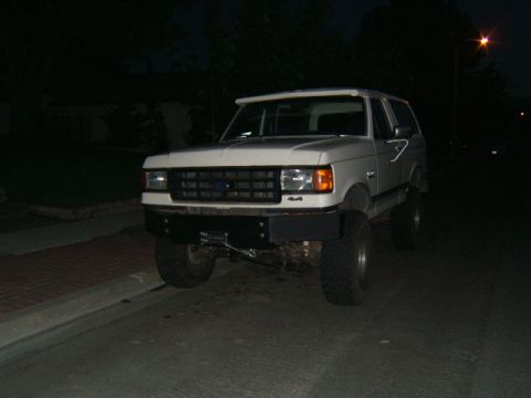1988 Ford Bronco - This 1988 Ford Bronco is equipped with a heavy-duty aftermarket front bumper and winch.