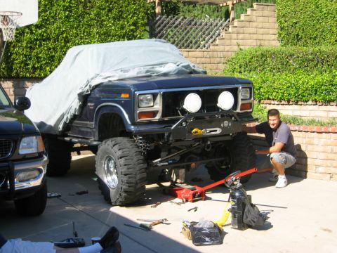 1985 Ford Bronco - taking the front end apart