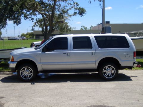 2000 Ford Excursion photo