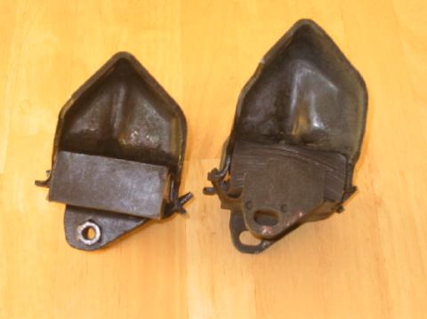 1978 Ford Mustang II - Two engine mounts are shown against a wooden background. The Supermotors.net logo is visible in the lower right corner.