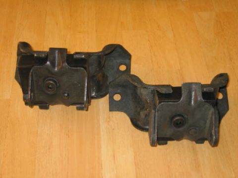 1978 Ford Mustang II - Pair of engine mounts shown on a wooden background with Supermotors logo.