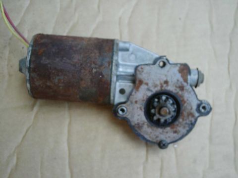 1988 Ford Bronco - This is a rusty window motor assembly, not a 1988 Ford Bronco.