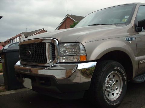 2000 Ford Excursion photo