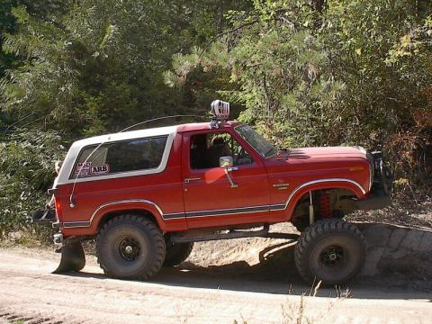 1986 Ford Bronco — Look at that travel... way better than TTB.