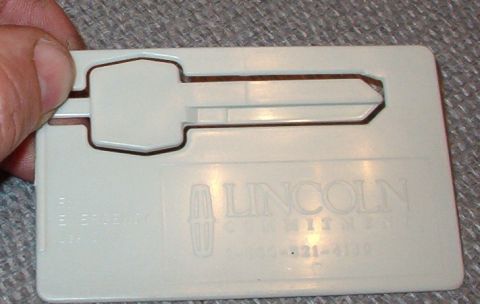 1983 Ford Bronco - TSB 92-08-04 Cutting Plastic Keys Publication Date: APRIL 8, 1992 FORD: 1991-92 CROWN VICTORIA, ESCORT, MUSTANG, PROBE, TAURUS, TEMPO, THUN…