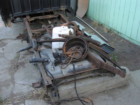 1983 Ford F-250 - Disassembled truck chassis with fuel tank, leaf springs, and brake drum visible.
