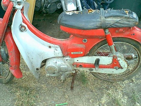 1983 Ford Bronco - side view. it is a 50CC 2 stroke with seprate oiler it does the mixing. it has electric start too.