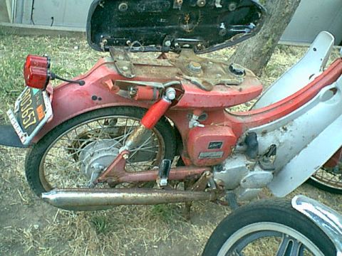 1983 Ford Bronco - here is the under the seat shot. there is an oil and gas tank.