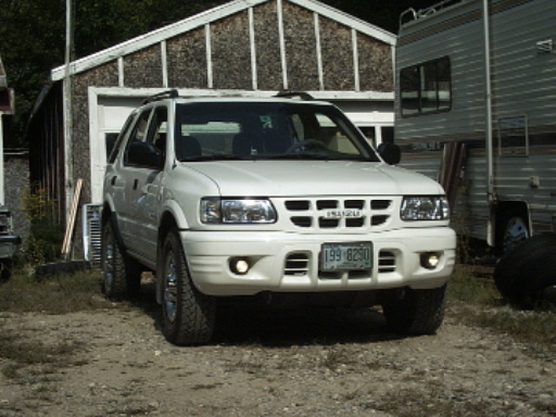 White 2000 Isuzu Rodeo parked outdoors with a license plate reading 199-8290