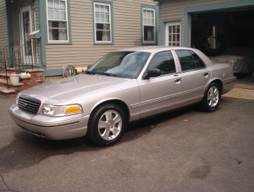2003 Ford Crown Victoria photo