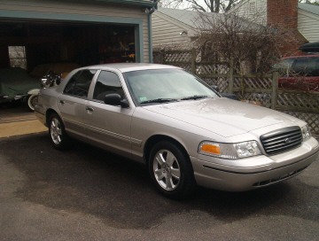 2003 Ford Crown Victoria photo