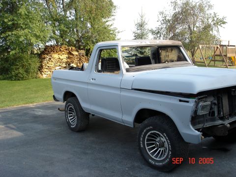 1979 Ford Bronco - This 1978 Ford Bronco is undergoing bodywork, with its front end partially disassembled.