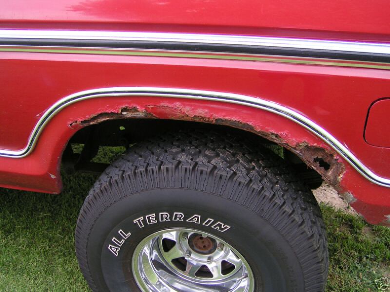 Other fender well is just as rusty. I still dunno which body to keep...